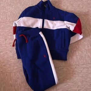 Toddler 2 pc sweatsuit size 2/2t